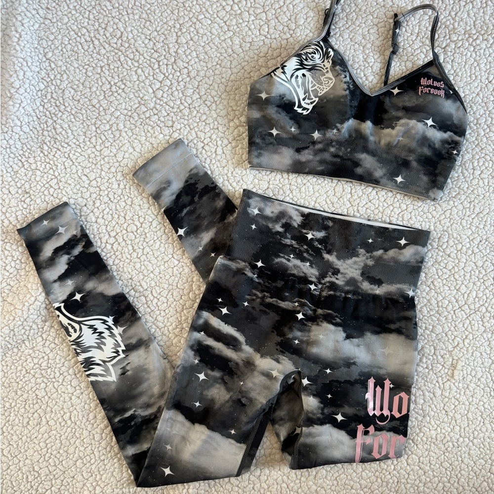 Darc Sport Black & Gray Tie-Dye Wolf Print Leggings and Sports Bra Set